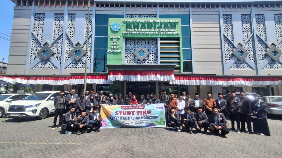 Tingkatkan Kualitas Tata Kelola, Asatidz Al Madina Studi Tiru ke Khadijah Surabaya